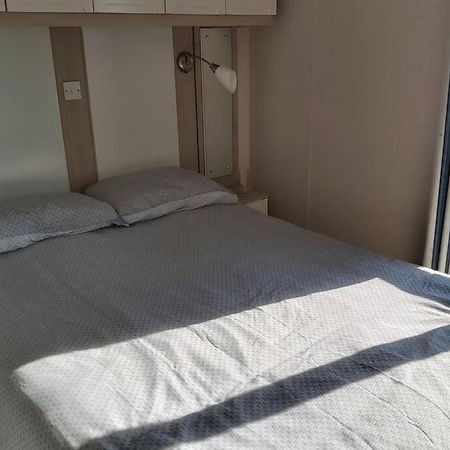 8 Berth Caravan At Parkdean Camber Sands Exterior foto